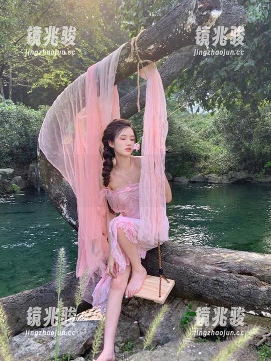 最新福利直达黑哥冲料回家地址，妹子陪你一起吃瓜